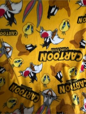 Warner Bros. Kids Yellow Tweety & Sylvester Fleece   Bugs bunny blanket